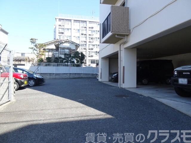 駐車場　敷地内駐車場