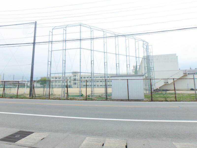 中学校　松阪市立鎌田中学校（中学校）まで1078m