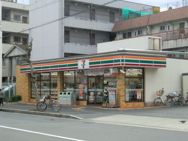 コンビニ　セブン－イレブン大阪西三国３丁目店（コンビニ）まで381m