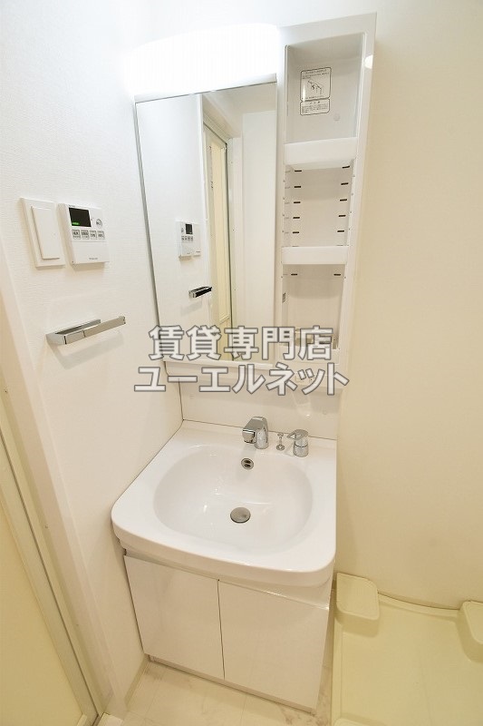 洗面設備　シャワー付洗面台