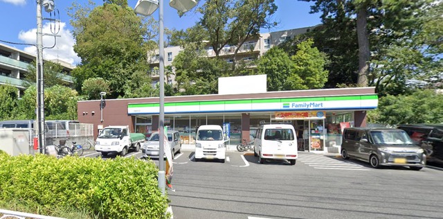 コンビニ　ファミリーマート用賀の杜店（コンビニ）まで521m