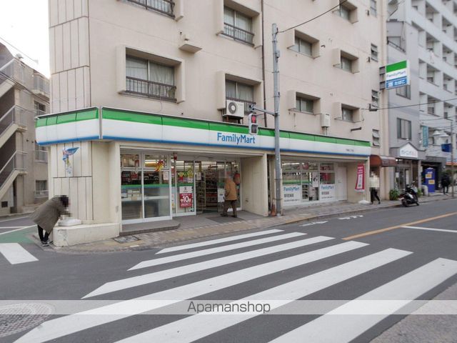 コンビニ　ファミリーマート（コンビニ）まで718m