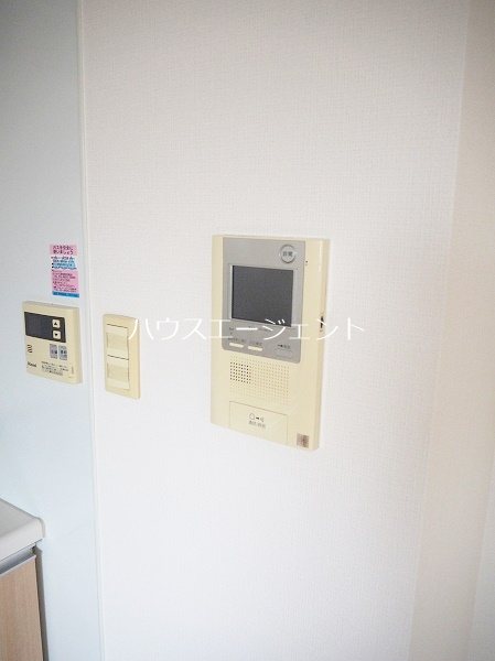 セキュリティ　モニター付きインターホンで来客対応も安心。