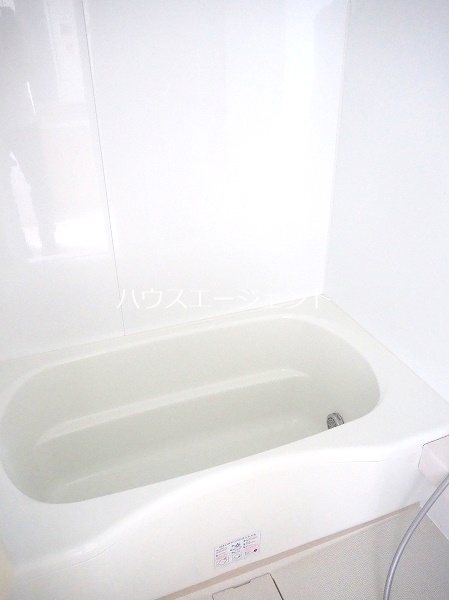 バス・シャワールーム　給湯追焚機能付きの綺麗なお風呂。