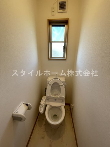 トイレ　別部屋写真です。