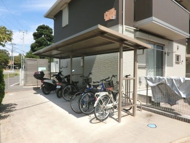 その他共有部分　屋根付きの駐輪場です