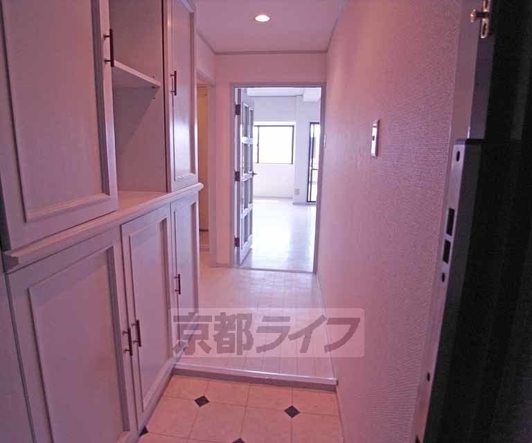 その他部屋・スペース　明るい廊下です。