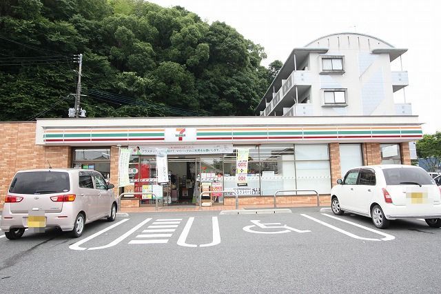 コンビニ　セブンイレブン（コンビニ）まで850m
