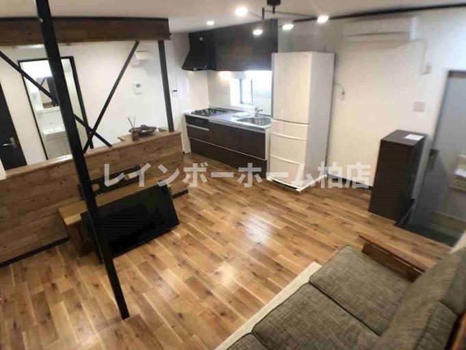 居室・リビング　※別部屋参考写真。