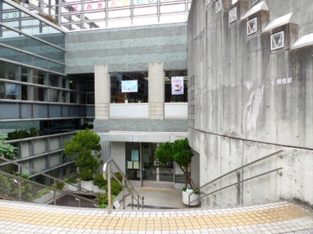 図書館　世田谷区立上北沢図書館（図書館）まで805m