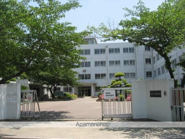 中学校　高槻市立柳川中学校（中学校）まで748m