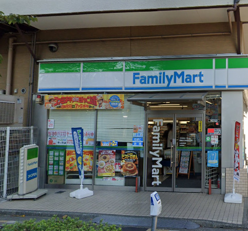 コンビニ　ファミリーマート（コンビニ）まで461m