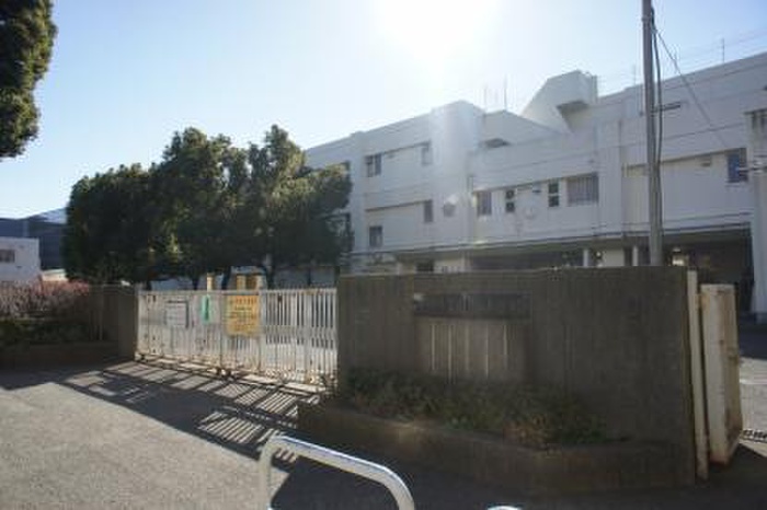 小学校　国領小学校（小学校）まで750m