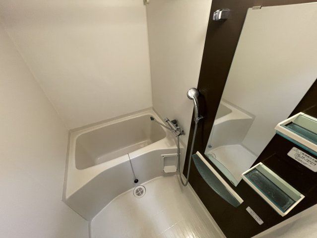 バス・シャワールーム　同物件別部屋写真