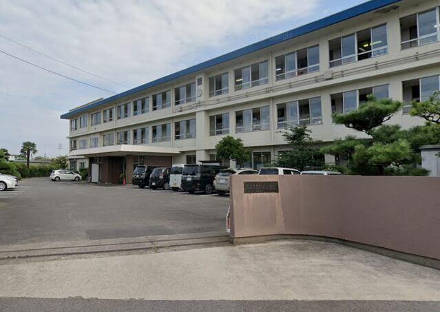 小学校　西尾市立平坂小学校（小学校）まで831m