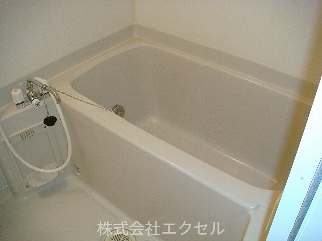 バス・シャワールーム　追い焚き機能付のお風呂です。