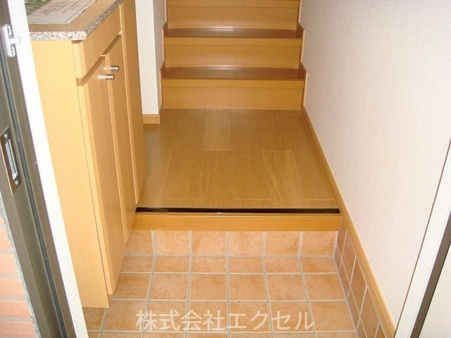 玄関　シューズBOX完備の玄関です。