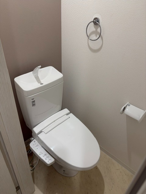 近鉄奈良線 瓢箪山駅 徒歩10分 3階建 築1年のトイレ写真