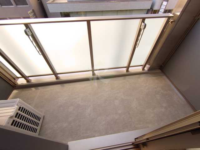 バルコニー　別部屋の参考写真になります。