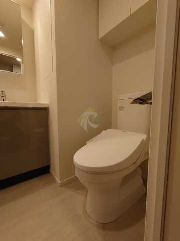 トイレ　別部屋の参考写真になります。