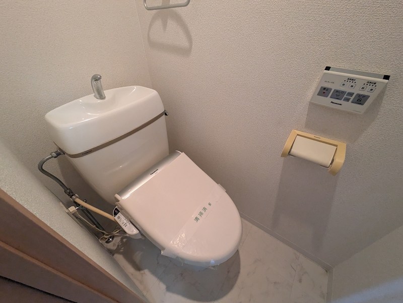 阪急甲陽線 甲陽園駅 徒歩19分 3階建 築50年のトイレ写真
