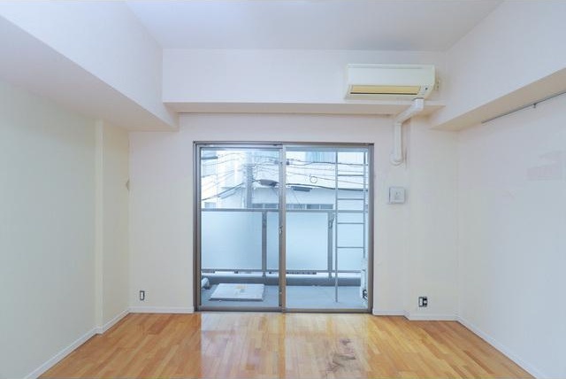 居室・リビング　同物件別部屋写真