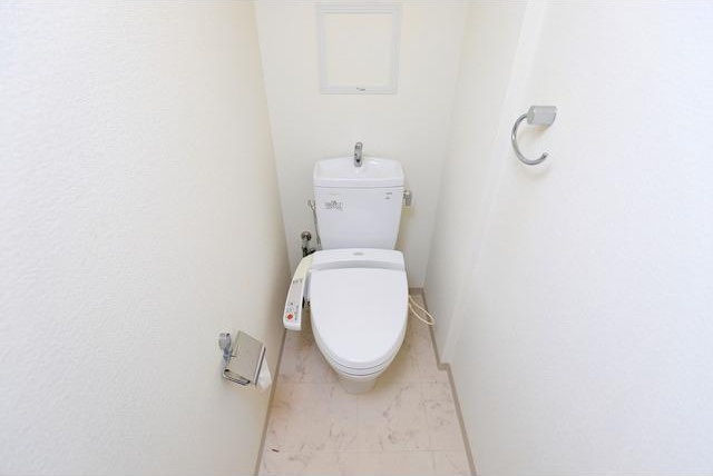 トイレ　同物件別部屋写真