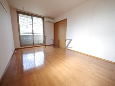 その他部屋・スペース　8.3帖の２面採光のお部屋！