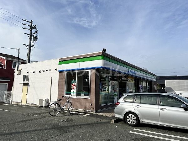 コンビニ　ファミリーマート 豊川諏訪西店（コンビニ）まで211m