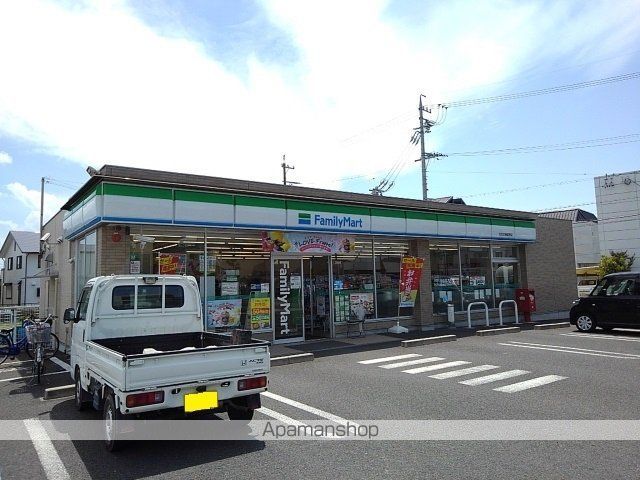 コンビニ　ファミリーマート（コンビニ）まで240m