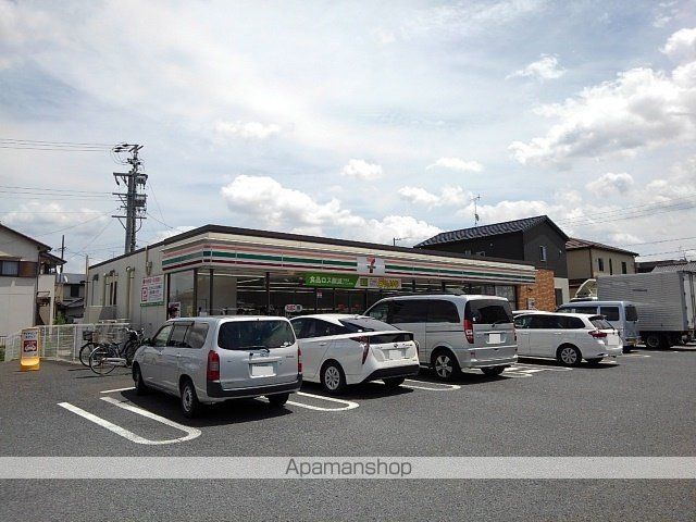 コンビニ　セブンイレブン（コンビニ）まで550m