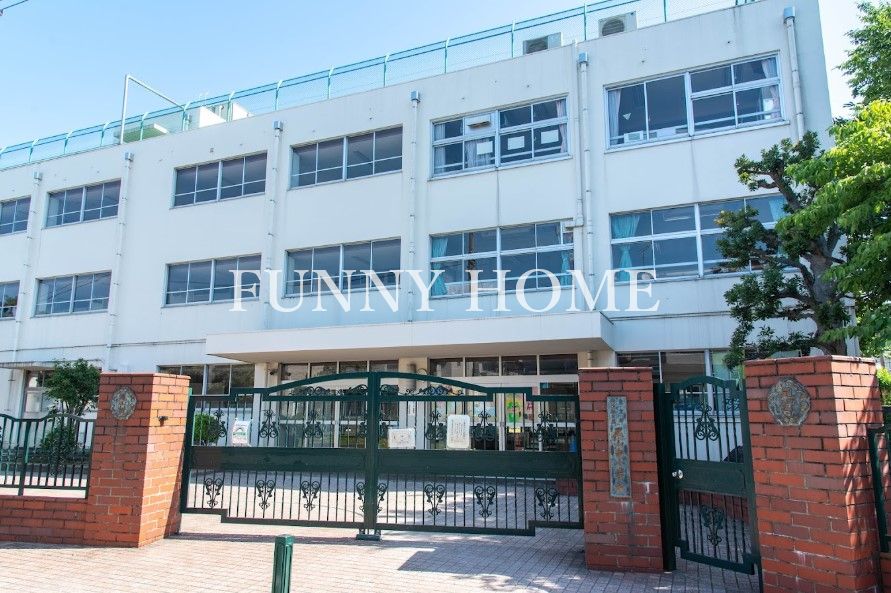 小学校　世田谷区立尾山台小学校（小学校）まで817m