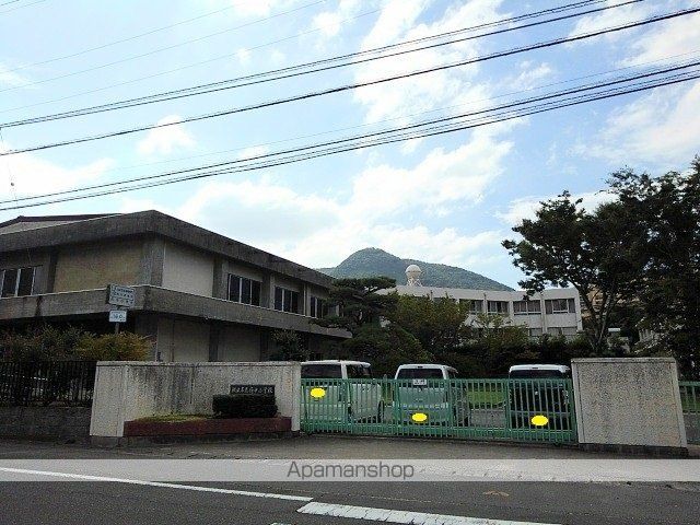 小学校　坂出市立府中小学校（小学校）まで700m