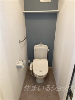 トイレ　シャワートイレ・棚あり
