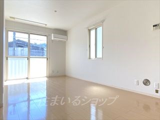 居室・リビング　明るい角部屋・エアコン付き
