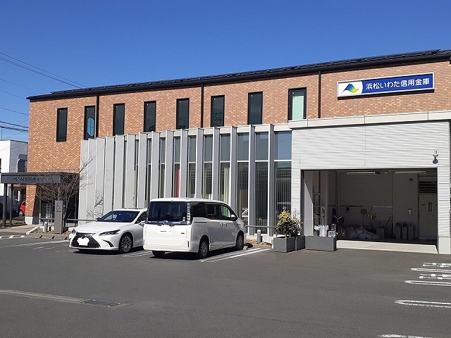 銀行　浜松いわた信用金庫東支店（銀行）まで60m