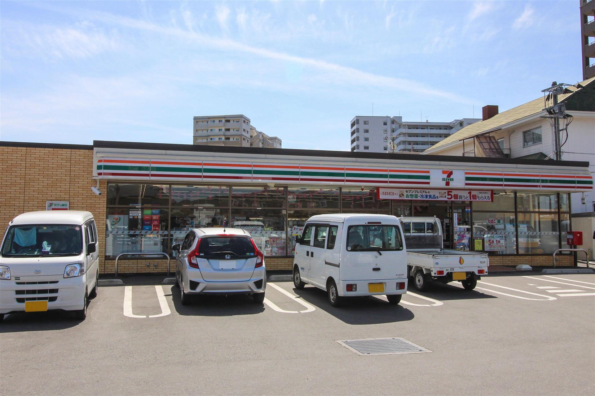 コンビニ　セブンイレブン（コンビニ）まで110m