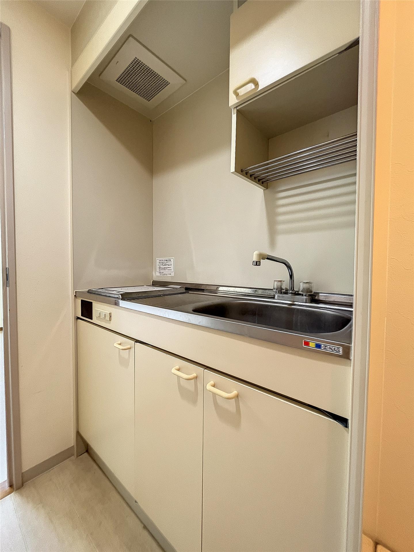 キッチン　同物件別のお部屋の写真のため、実際とは異なる場合がございます