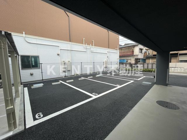 駐車場　車をお持ちの方に嬉しい駐車場付きの物件です