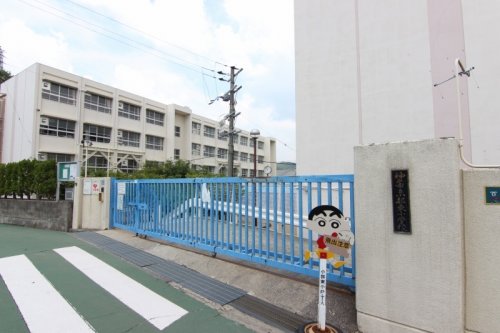 小学校　神戸市立小部東小学校（小学校）まで473m