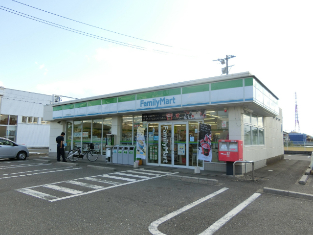 コンビニ　ファミリーマート大垣中野町店（コンビニ）まで546m