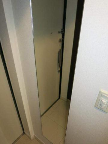 玄関　※別部屋の参考写真です。