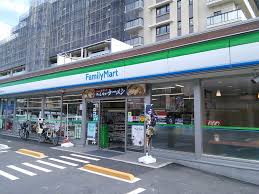 コンビニ　ファミリーマート 西六郷三丁目店（コンビニ）まで200m