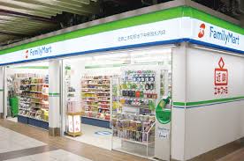 コンビニ　ファミリーマート 近鉄布施駅前店（コンビニ）まで324m