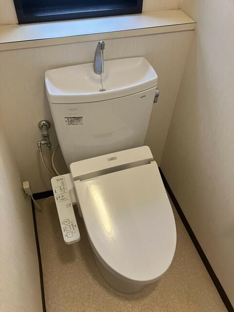 京急空港線 糀谷駅 徒歩10分 4階建 築35年のトイレ写真