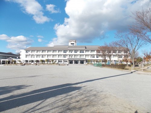 小学校　豊田市立童子山小学校（小学校）まで400m