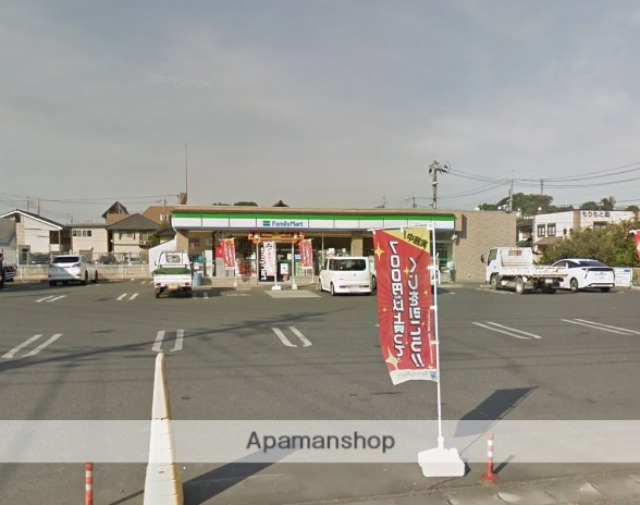 コンビニ　ファミリーマート（コンビニ）まで762m