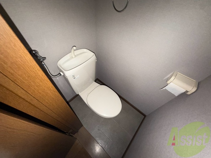 トイレ　こちらはトイレです。清潔感があり、安心して使用できます。
