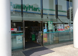 コンビニ　ファミリーマート 南麻布三丁目店（コンビニ）まで401m