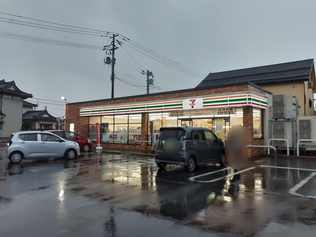 コンビニ　セブンイレブン新潟田家1丁目店（コンビニ）まで750m